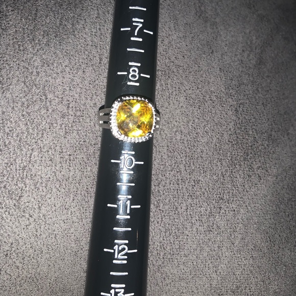 Costume jewelry ring silver colour Yellow stone SZ 9 - Picture 3 of 5